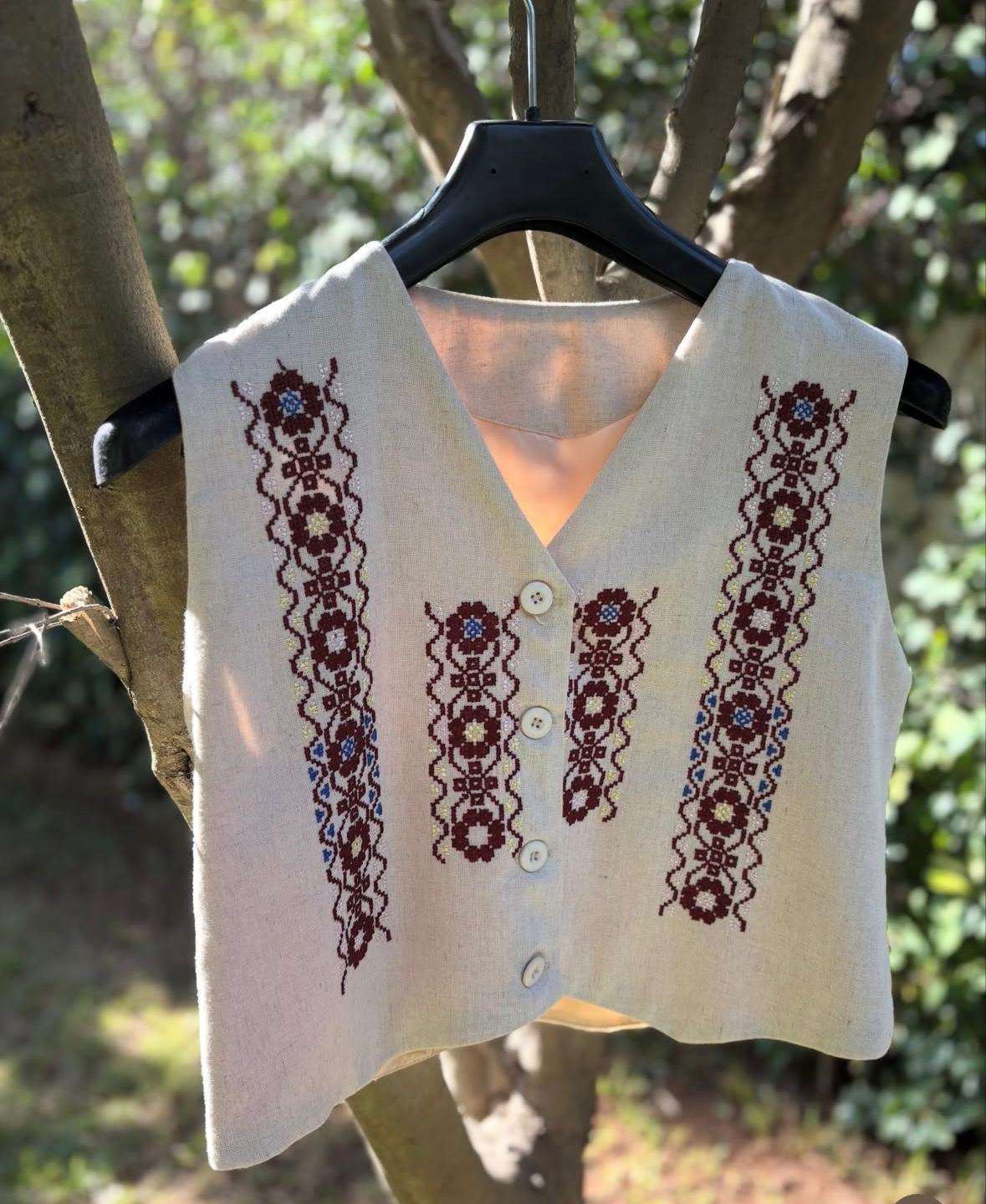 Casual handcrafted gilet - Image 1