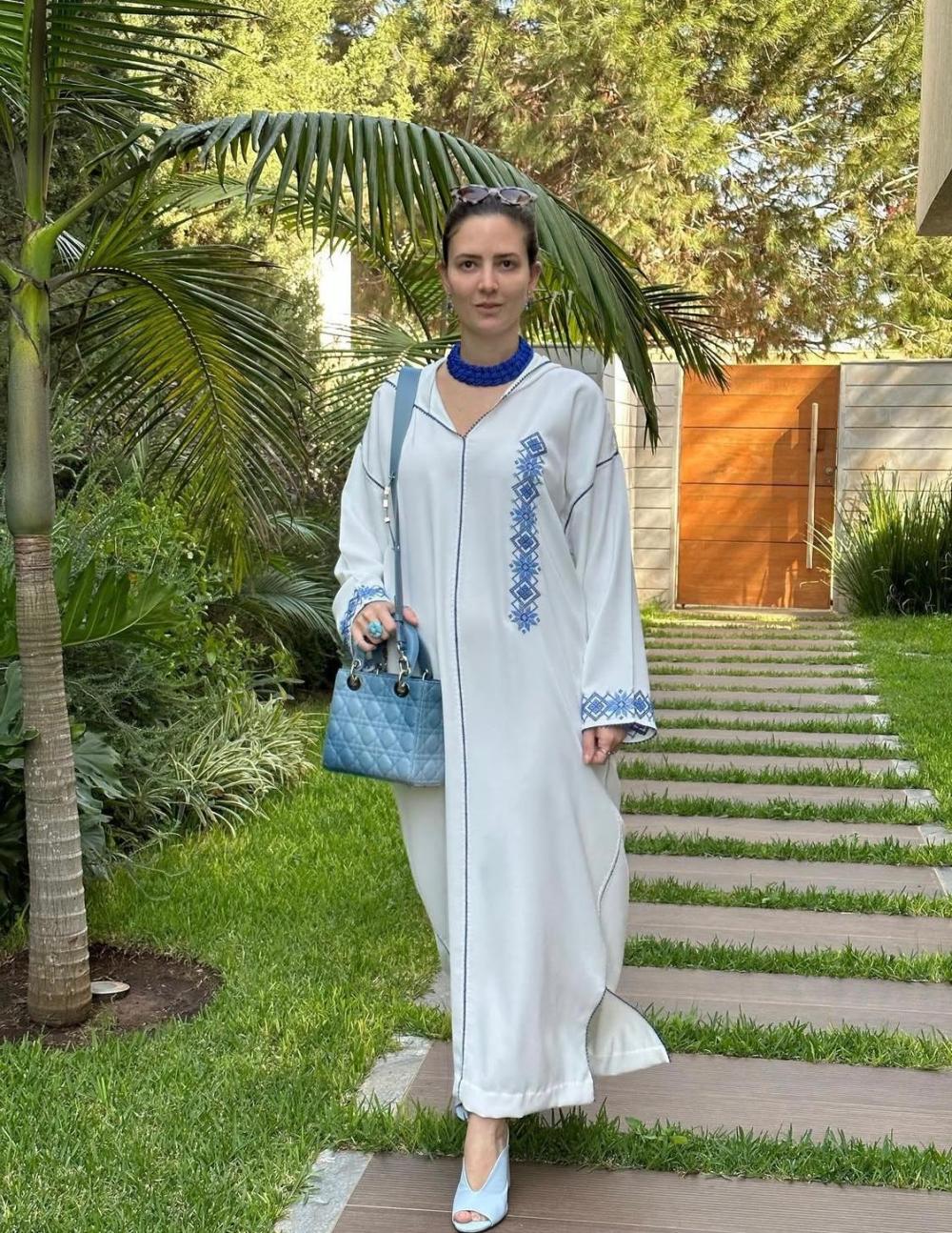 imgf6 White Moroccan Crepe Jellaba – Elegant Heritage Fusion - Image 1