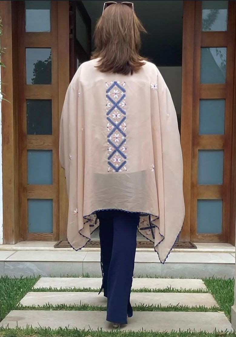 Crêpe Georgette cape adorned with palestinian embroidery - Image 2